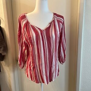 Nice pinkish and white top with broderie